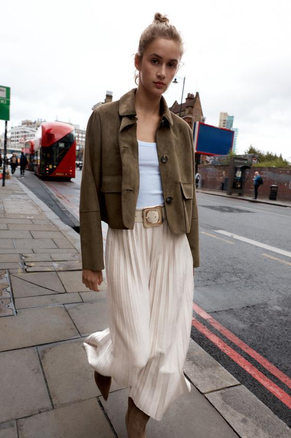 ZARA ПЛИССИРОВАННАЯ ЮБКА-МИДИ ПОД ЗАМШУ С ПОЯСОМ, ПЕСОЧНЫЙ