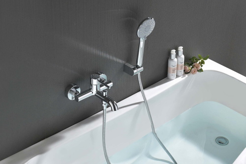 Смеситель для ванны с душевым набором AQUATEK Европа