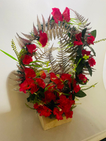 Корзина ритуальная гвоздики 40 см