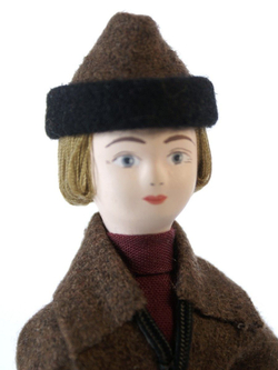 Фарфоровая кукла коллекционная Юный дровосек в зимней крестьянской одежде