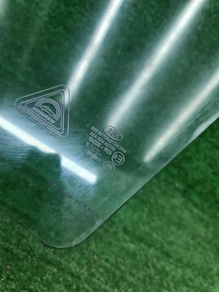 Стекло двери переднее правое KIA Sportage 4 16-22