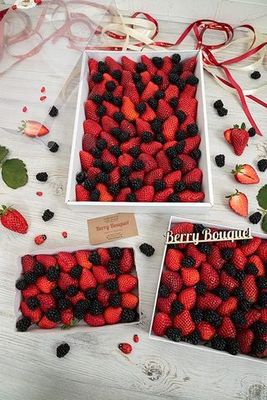Набор со свежими ягодами Клубника - Ежевика