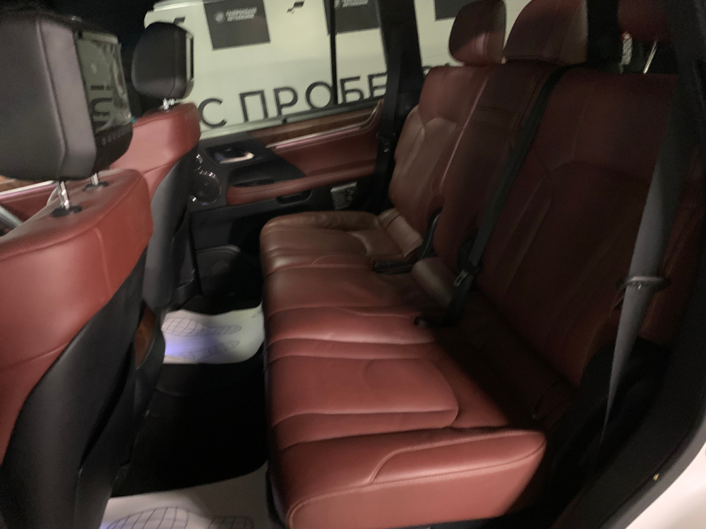 Lexus LX450D Executive 2