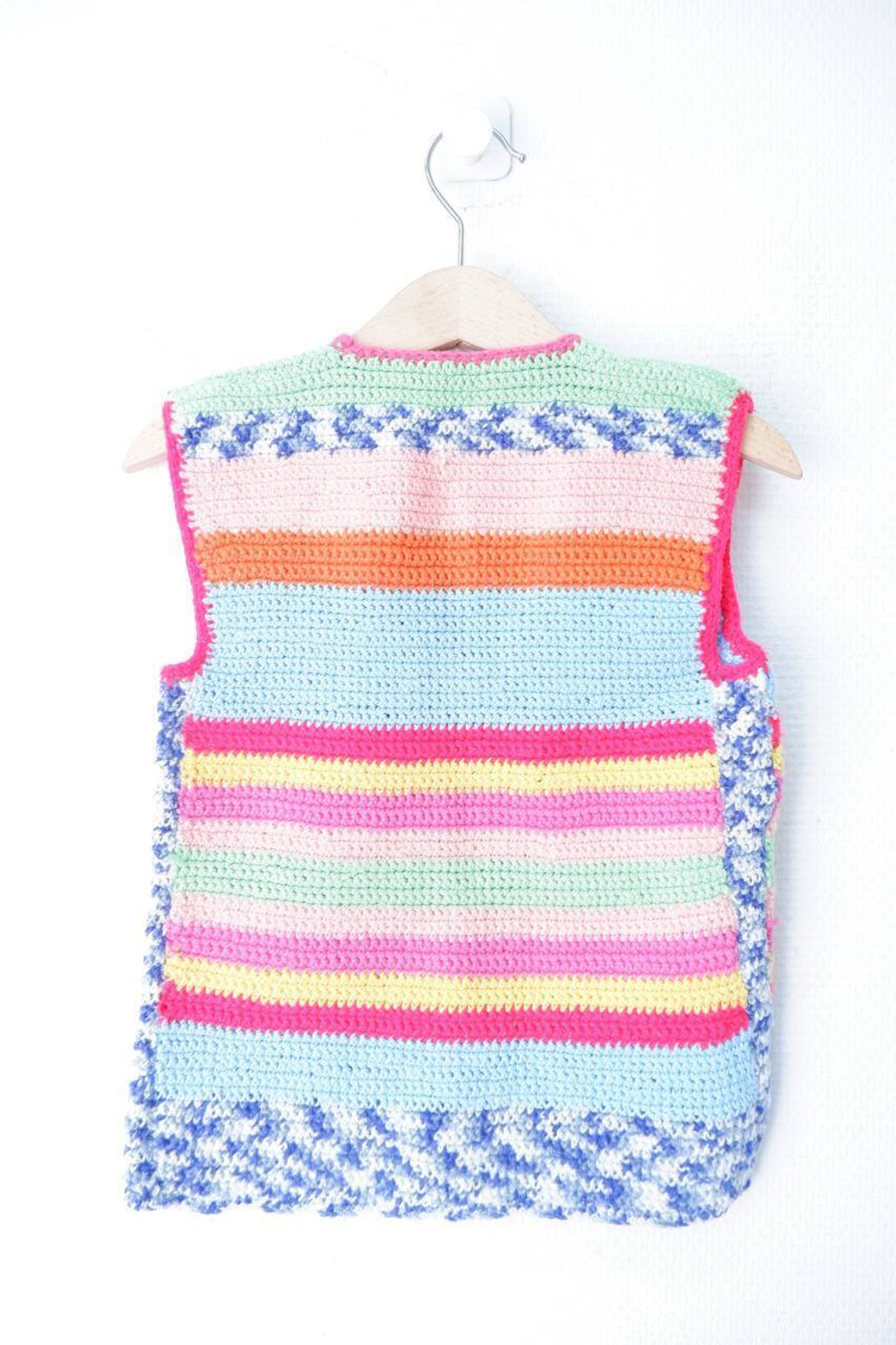 Жилетка радужного цвета на 3/4 года