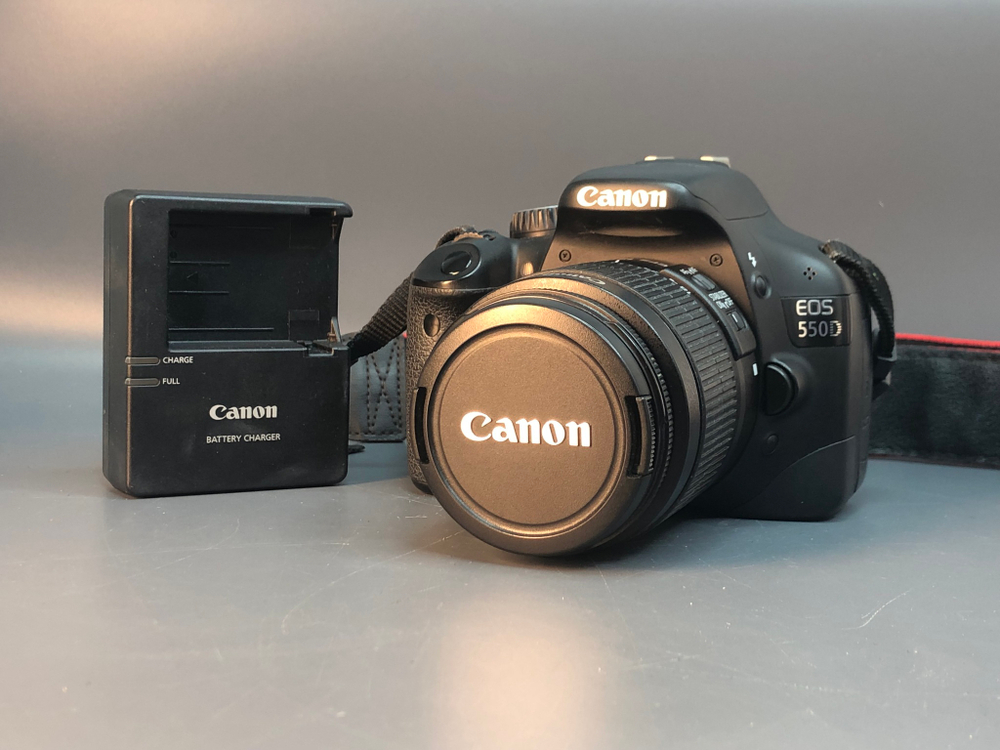 Canon 550D Kit 18-55mm, 12.890 кадров пробега