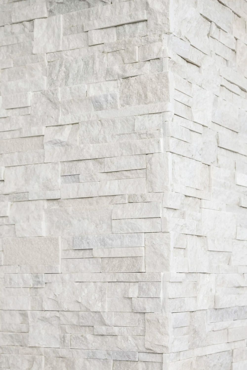 Натуральный камень Кварцит белый Pharaon 180x350x10-20 Модерн