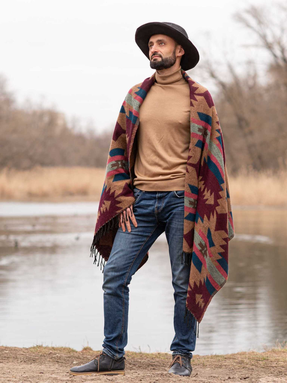 Палантин теплый с орнаментом Навахо