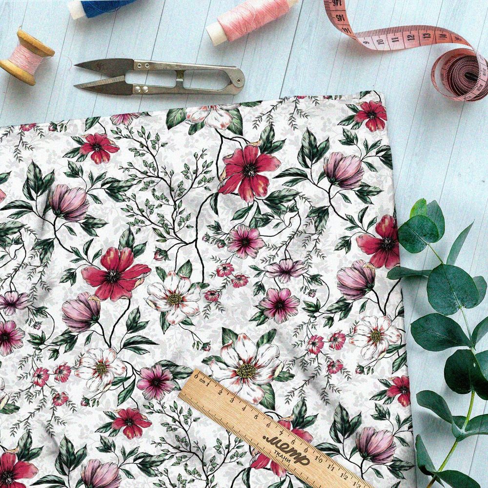 Ткань барби яркие цветы и листья с контуром на белом фоне