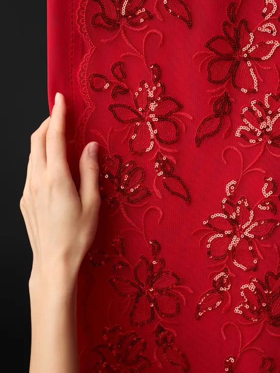 05-174 Вышивка пайетками на неэл. сетке 22 см, красный 100