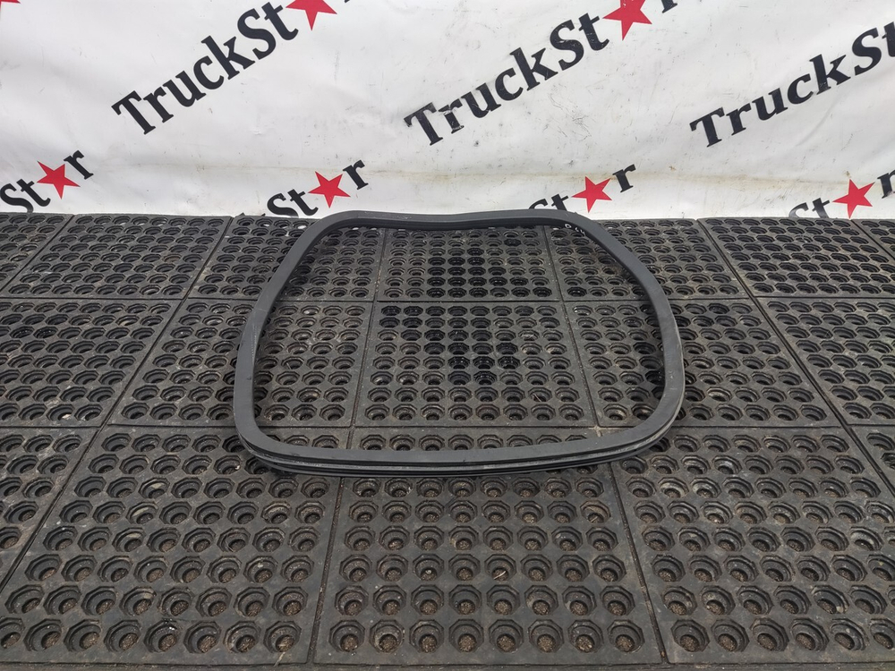 Уплотнитель инструментального ящика 2023г