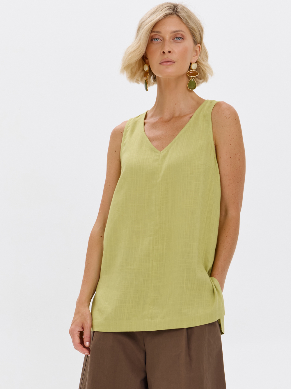 Удлиненный топ из льна с V-вырезом