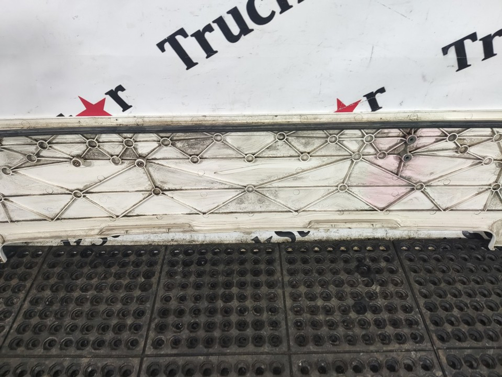 Капот (дефект) верхняя часть 2018г.