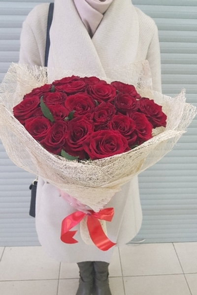 Букет из 19 красных роз (50 см)