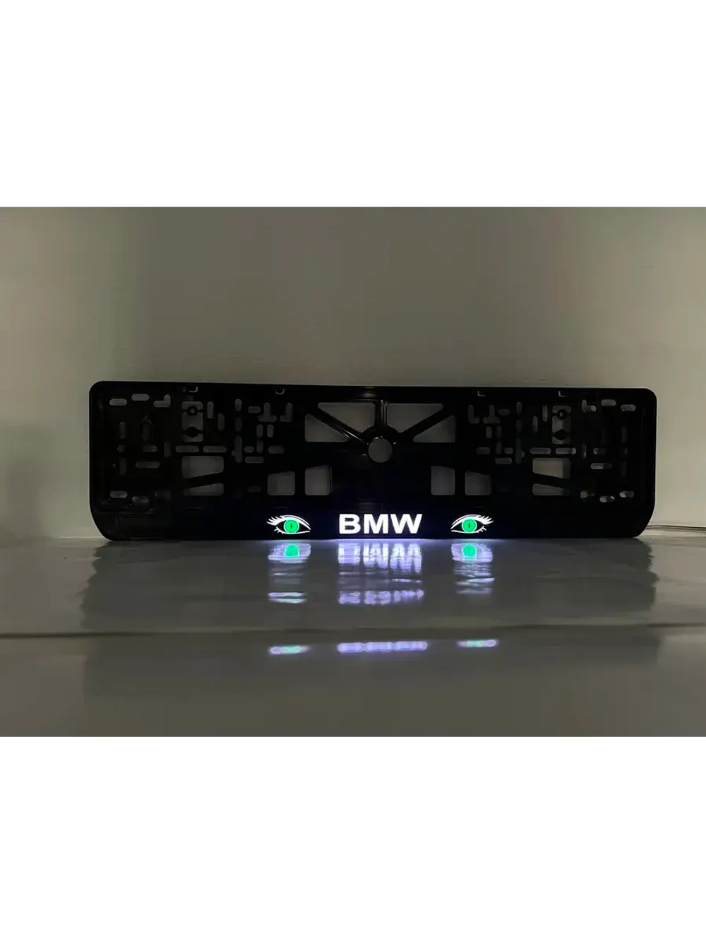 Рамка для номера с подсветкой. BMW GREEN Глаза