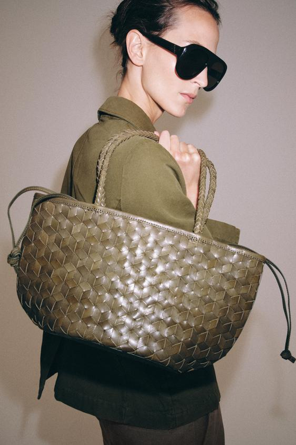 ZARA КОЖАНАЯ СУМКА С ПЛЕТЕНЫМ ЭФФЕКТОМ, ЗЕЛЕНЫЙ