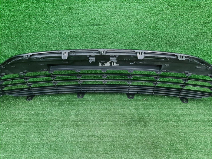 Решетка переднего бампера Toyota Camry xv70 20-нв