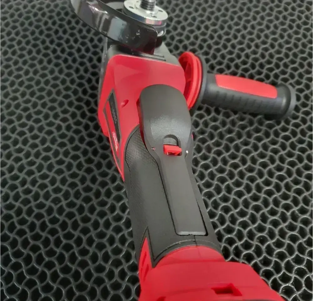 Аккумуляторная болгарка ушм Milwaukee 18В