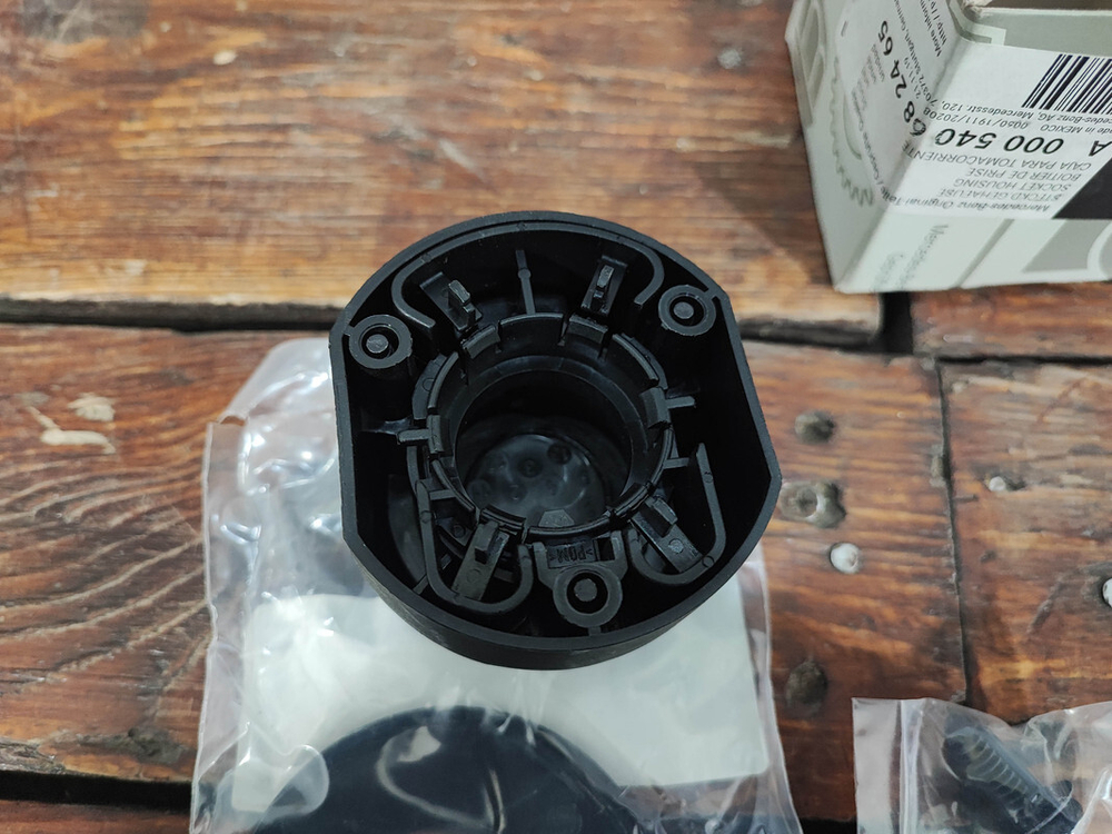 Корпус розетки фаркопа Mercedes ML (W164) Новый Оригинал A0005406824