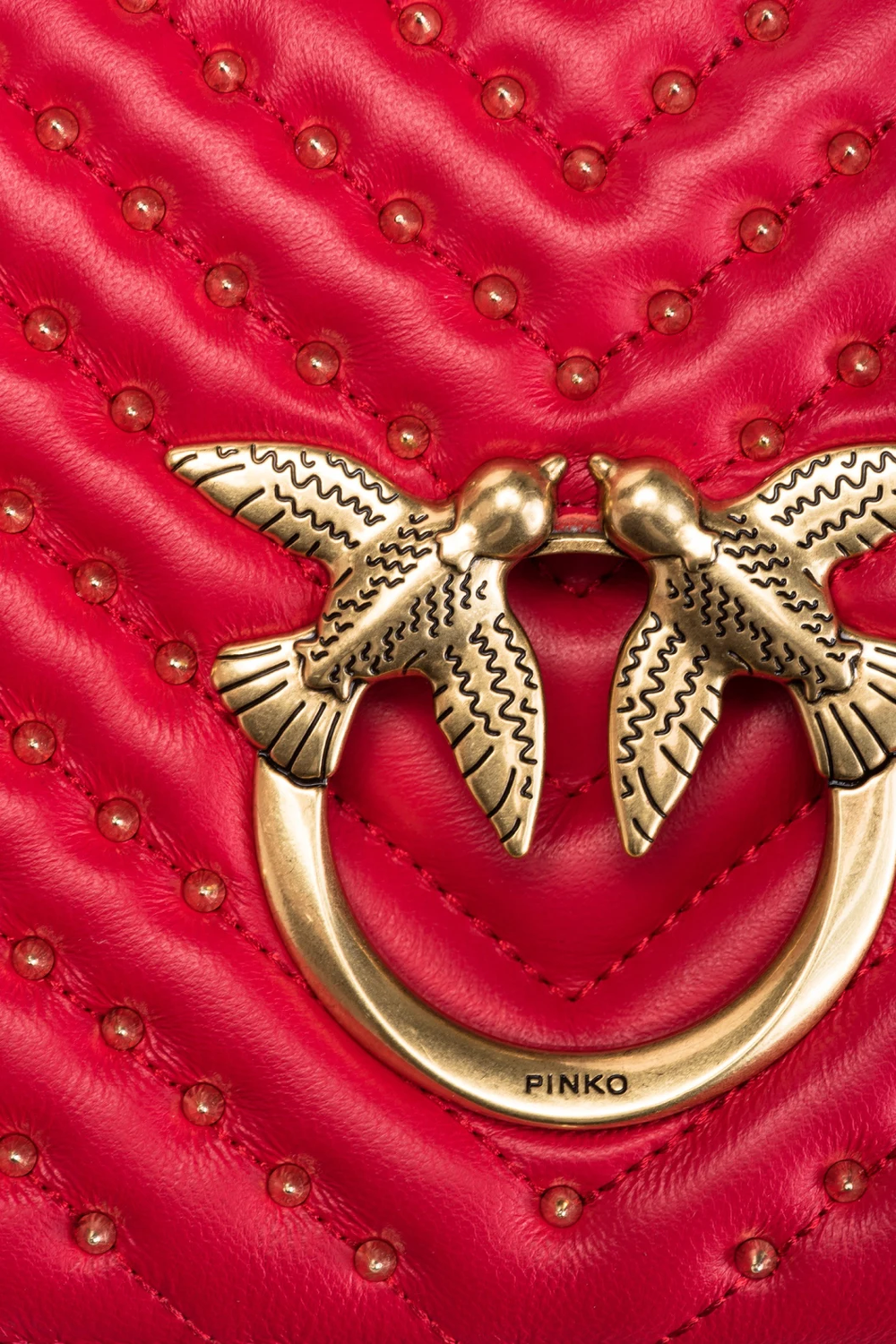 CLASSIC LOVE BAG CLICK CHEVRON STUDS – garnet red-antique gold
