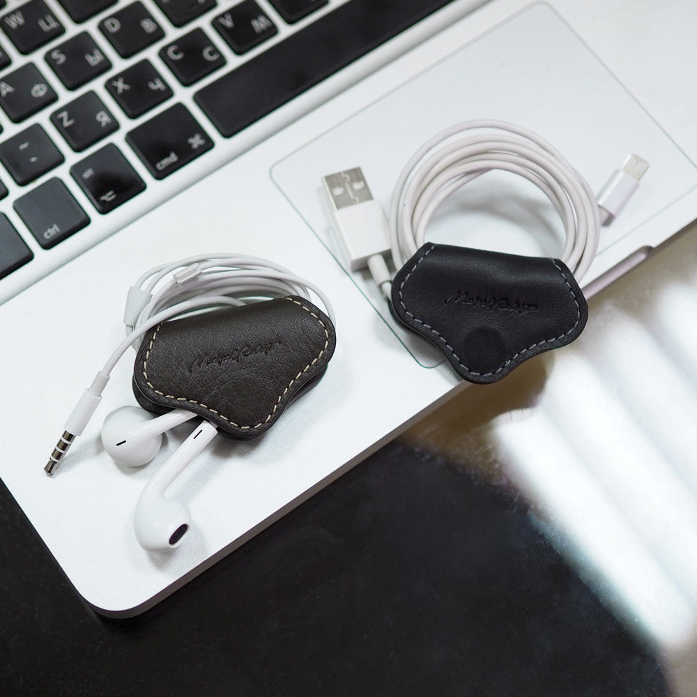 Чехол-держатель для проводов кожаный Chapeau Easy темно-коричневого цвета