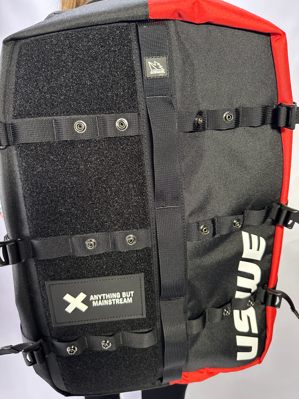 Рюкзак USWE Buddy 40L Athelete Gear Pack, Carbon Black