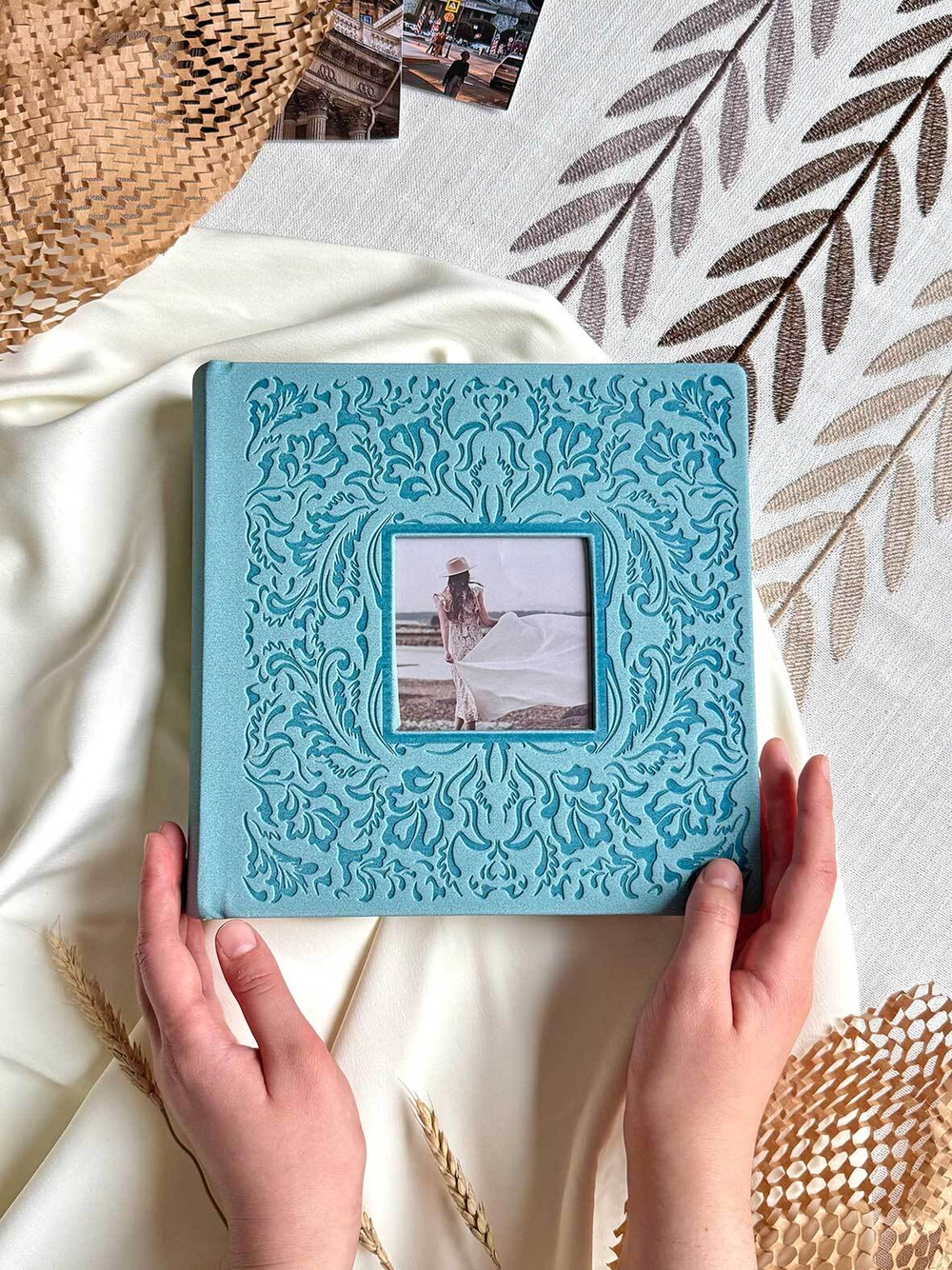 Фотоальбом Делюкс на 200 фото 10х15 см, бум. листы, книж. переплет, с окном suede gri mavi "голубой под замшу"