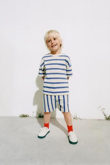ZARA КОМПЛЕКТ ФУТБОЛКА И БЕРМУДЫ В ПОЛОСКУ, ТЕМНО-СИНИЙ/БЕЛЫЙ