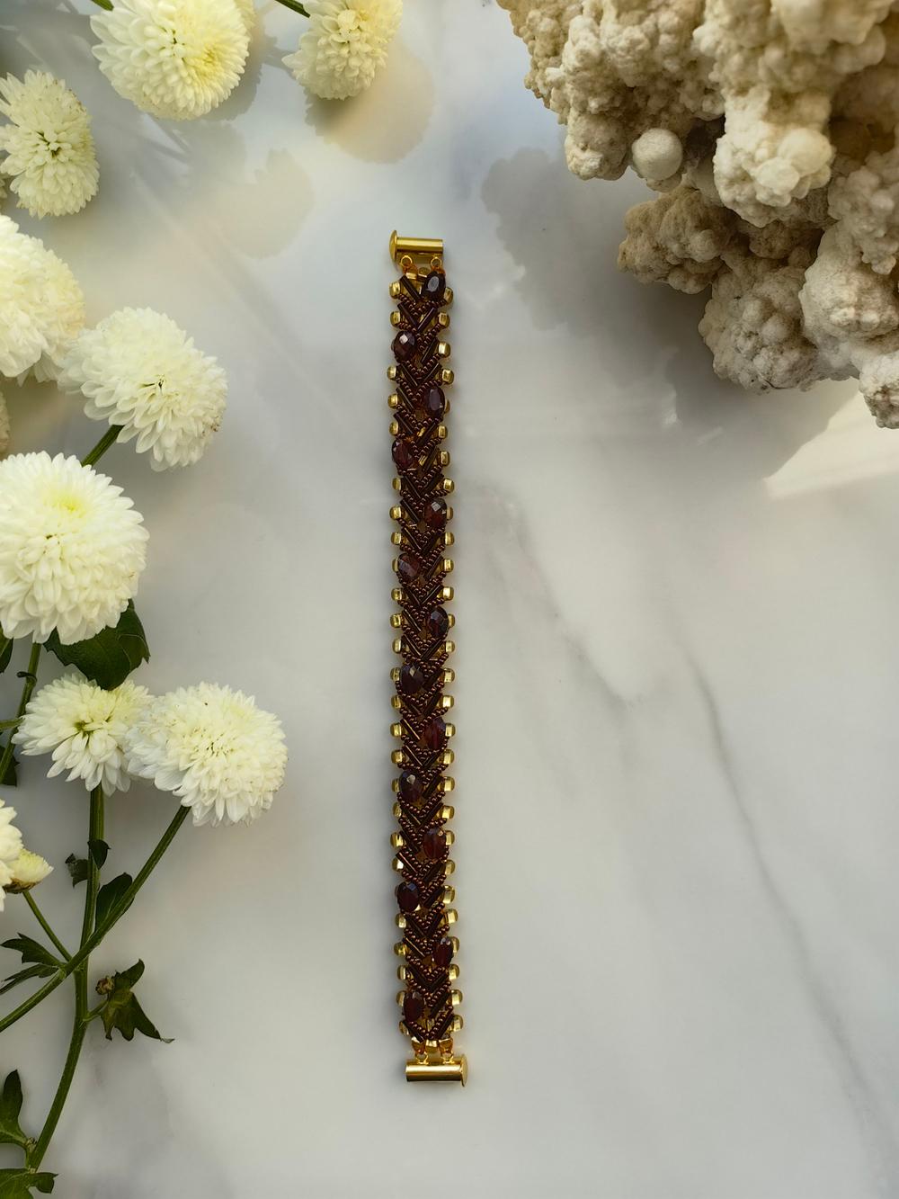 Браслет из бисера "Змейка" 18 см ручной работы с камнем Гранат