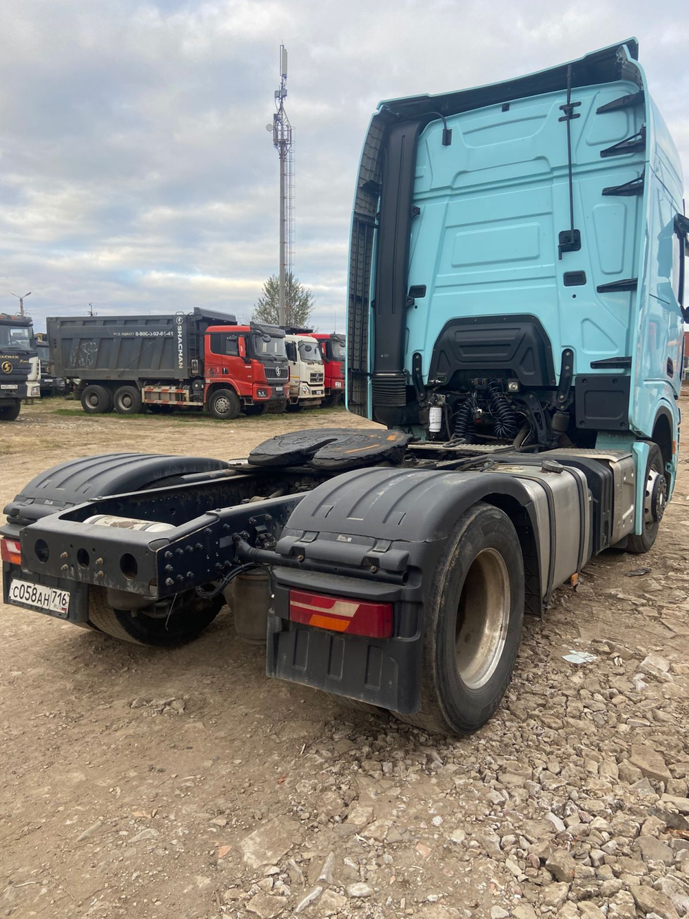 Shacman (Shaanxi) SX* 4x2 Седельный тягач SX4188YY381 (Дизельный, 12,5 л, 473 л.с., МТ)