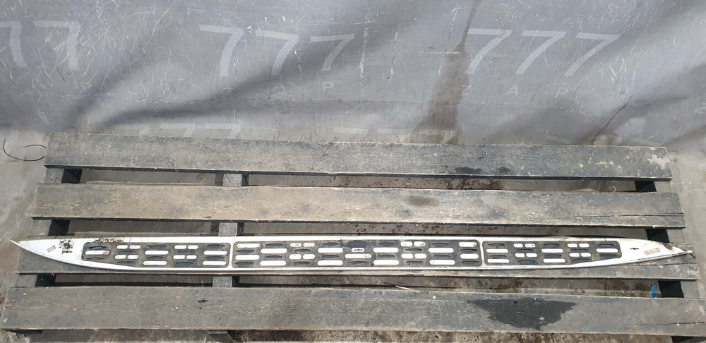 Накладка подножки левой Mercedes GLE (W166) 11-18 Б/У Оригинал A1666980348