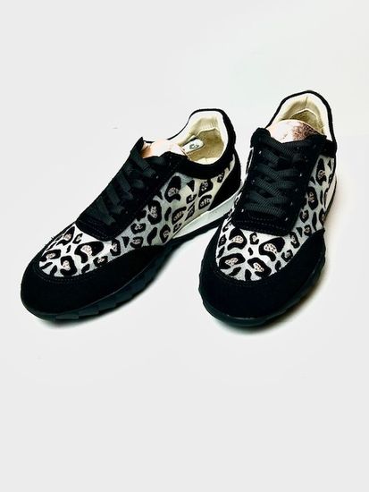 Кроссовки женские