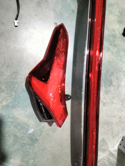 Задняя сквозная оптика (фонарь) на SAIC Maxus D60