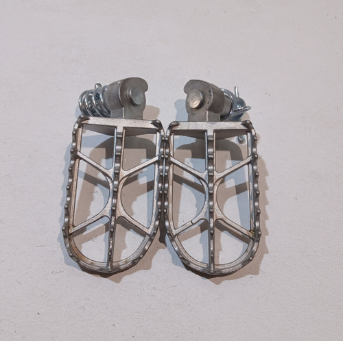 Подножки водителя в сборе (пара) Мотоцикл Apollo M3 300