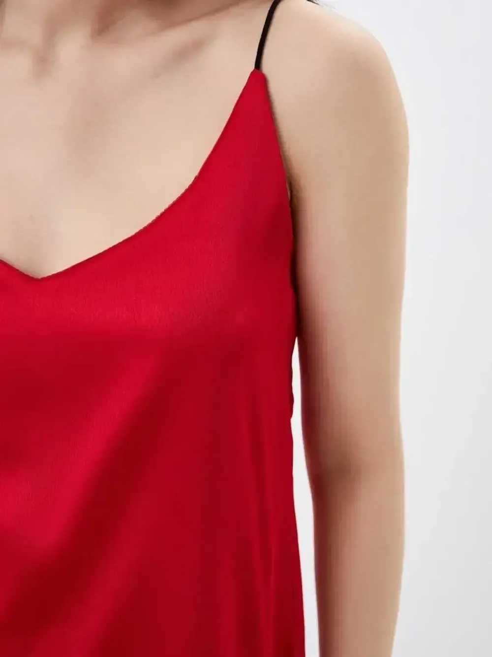 Топ на бретелях