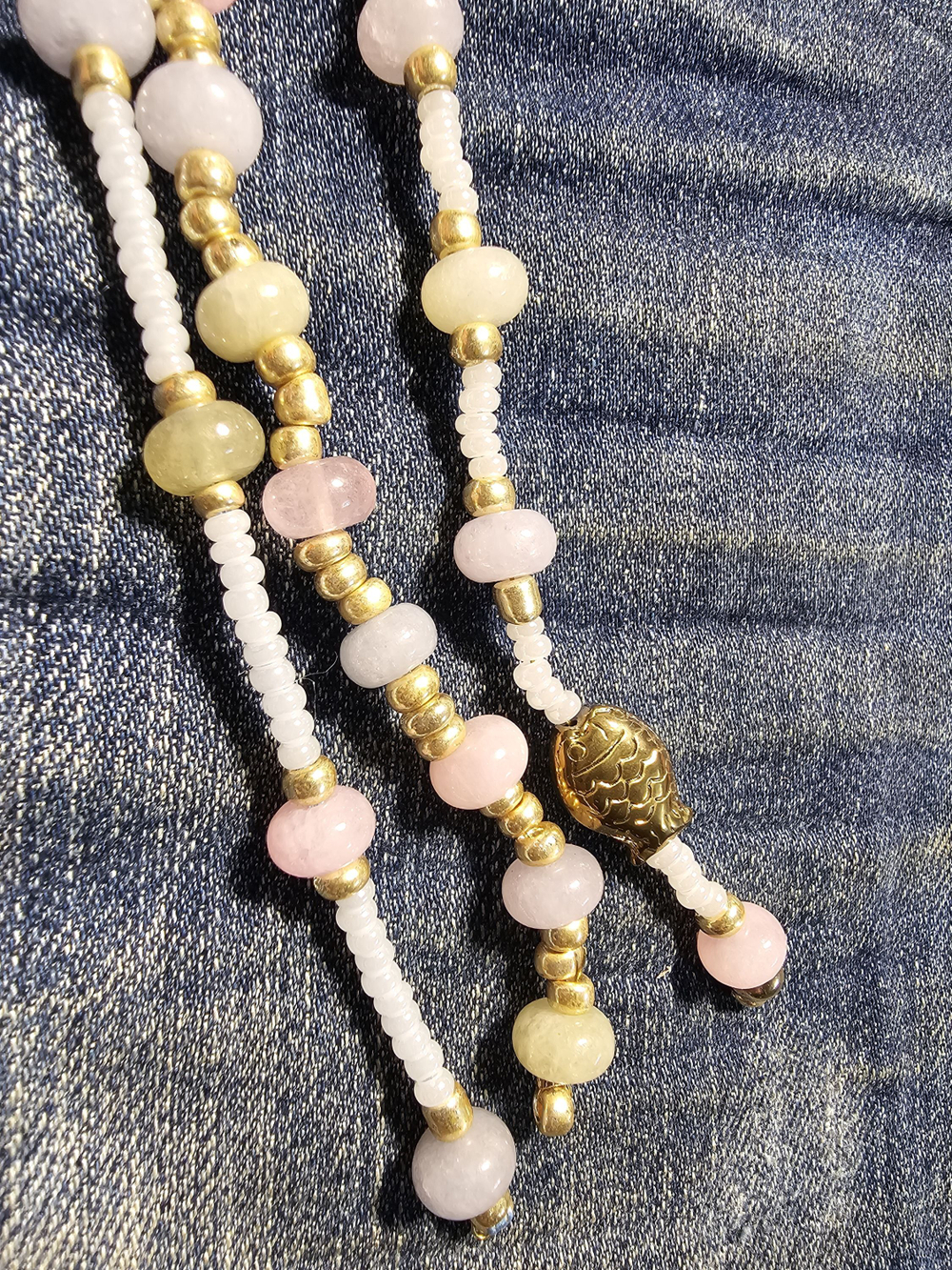 Обвес на сумку, брелок для ключей, подвеска авторская ручная работа с натуральными камнями "Берилловый"