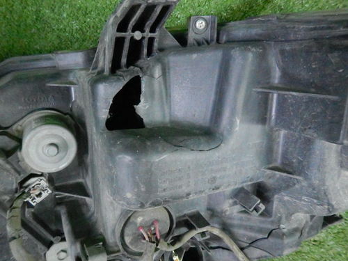 Битая Фара правая Toyota Land Cruiser Prado 150 (2017-н.в.) LED