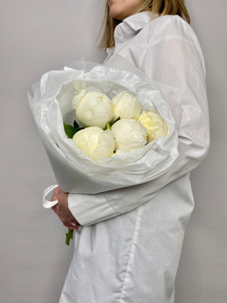 Букет из 5 пионов