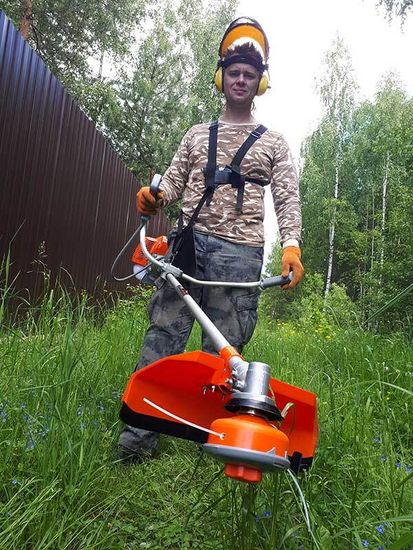 Триммеры бензиновые и электрические ,газонокосилки