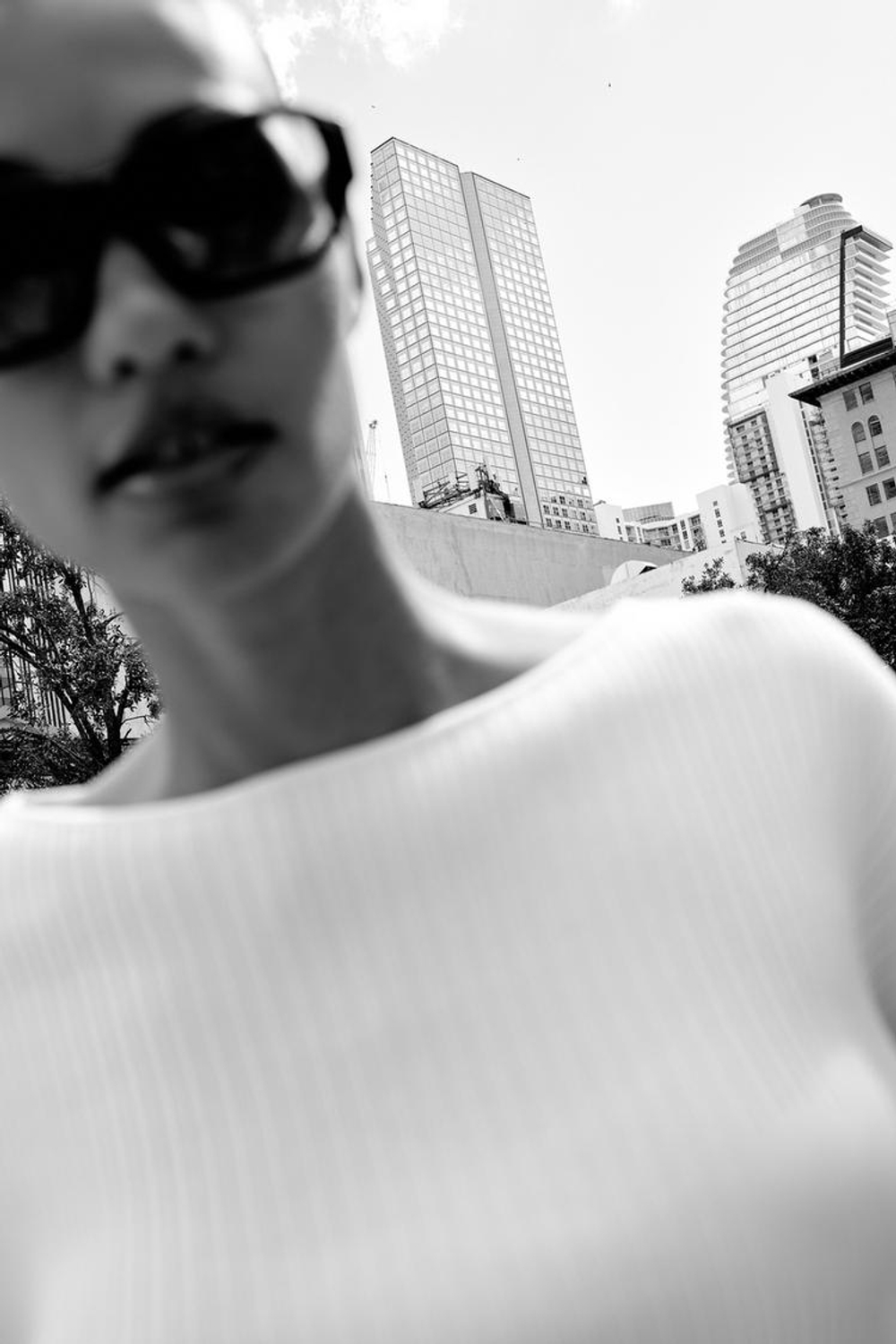 ZARA ДЖЕМПЕР В РУБЧИК С ОБЪЕМНЫМИ РУКАВАМИ, ЭКРЮ