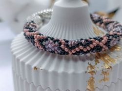 Браслет из бисера змейка by A.S. розовая,подарок маме/сестре/подруге ручная работа