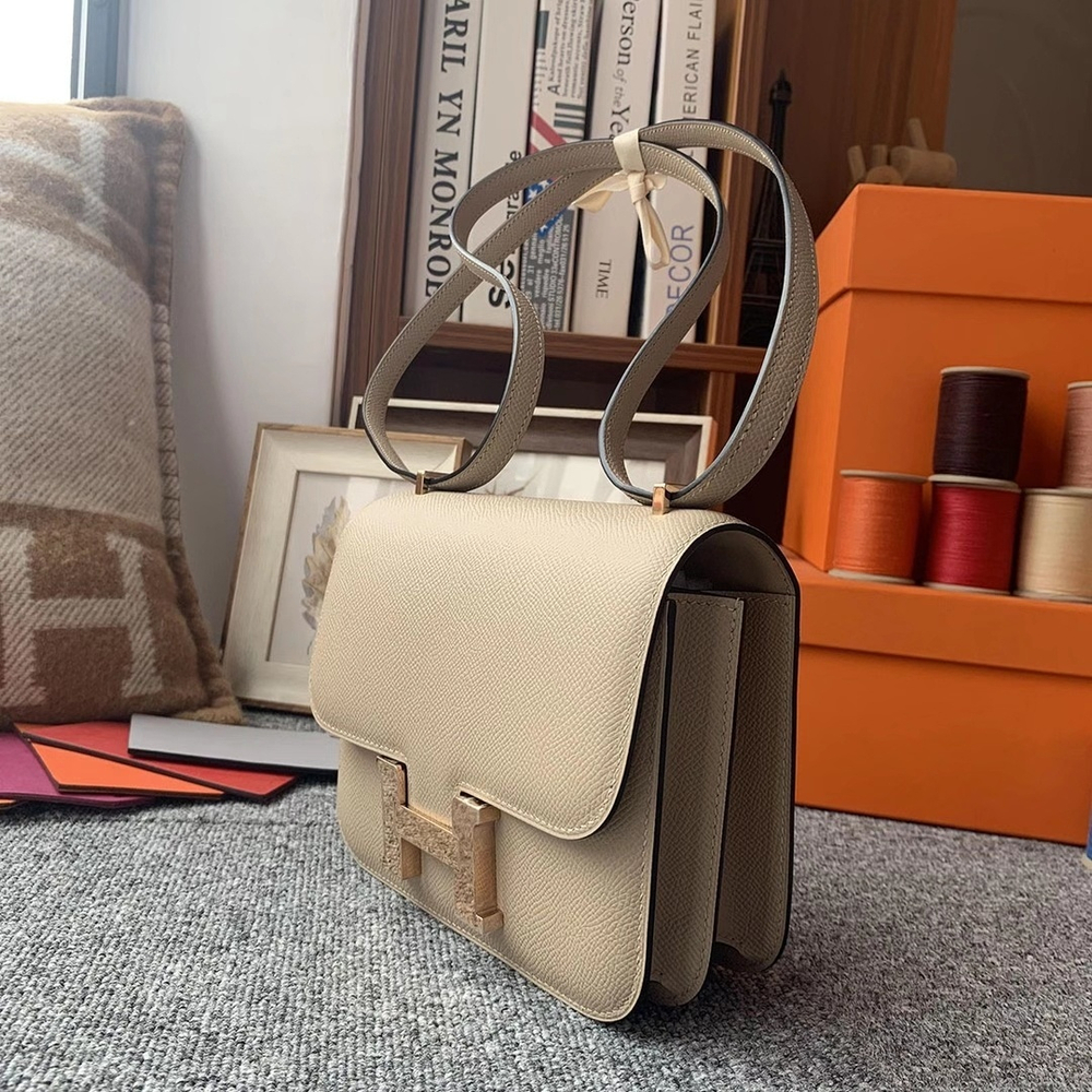 Hermes Constance 18