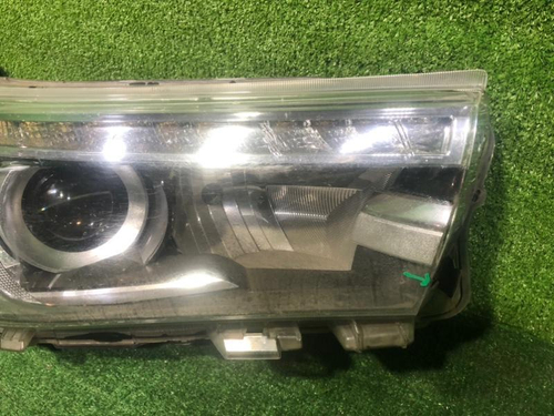 Фара правая Toyota Hilux 8 (2015-2020) LED