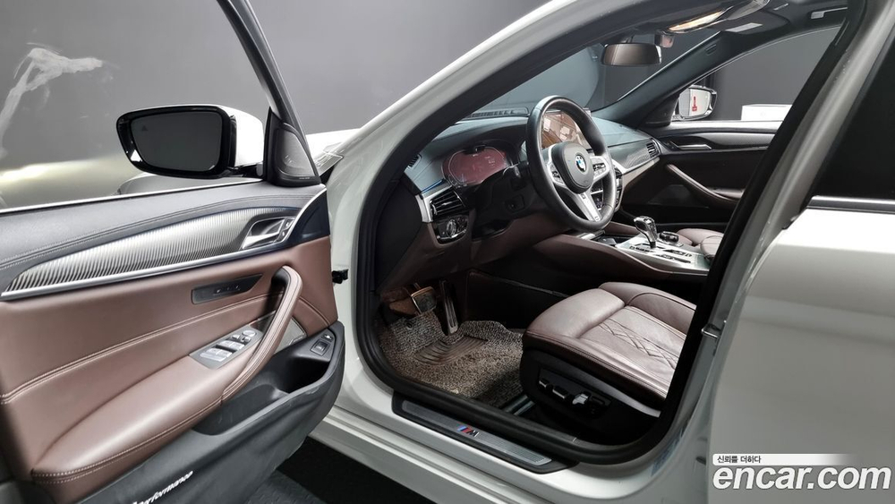 BMW 5 Series (G30) 530e M Sports (10.2021)