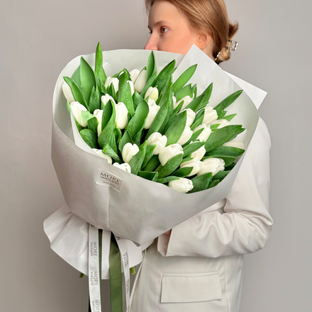 Монобукет из белых тюльпанов