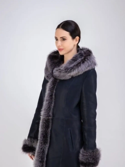 Дубленка зимняя натуральная с капюшоном длинная и теплая