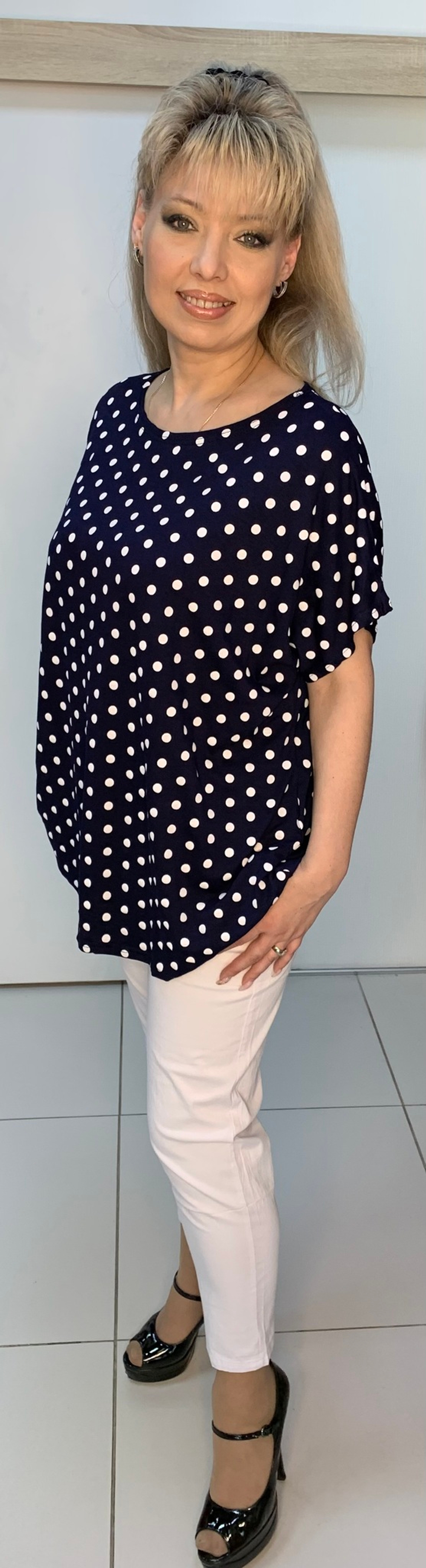 Темно-синяя туника-футболка с белым горохом