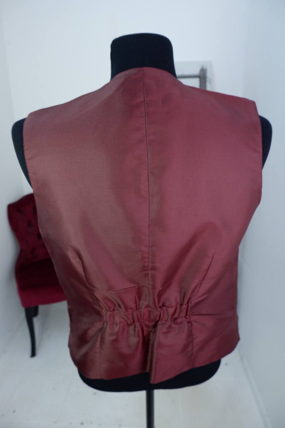 Жилетка Avanti модного оттенка, маркировка S, визуально на 44/46 размер