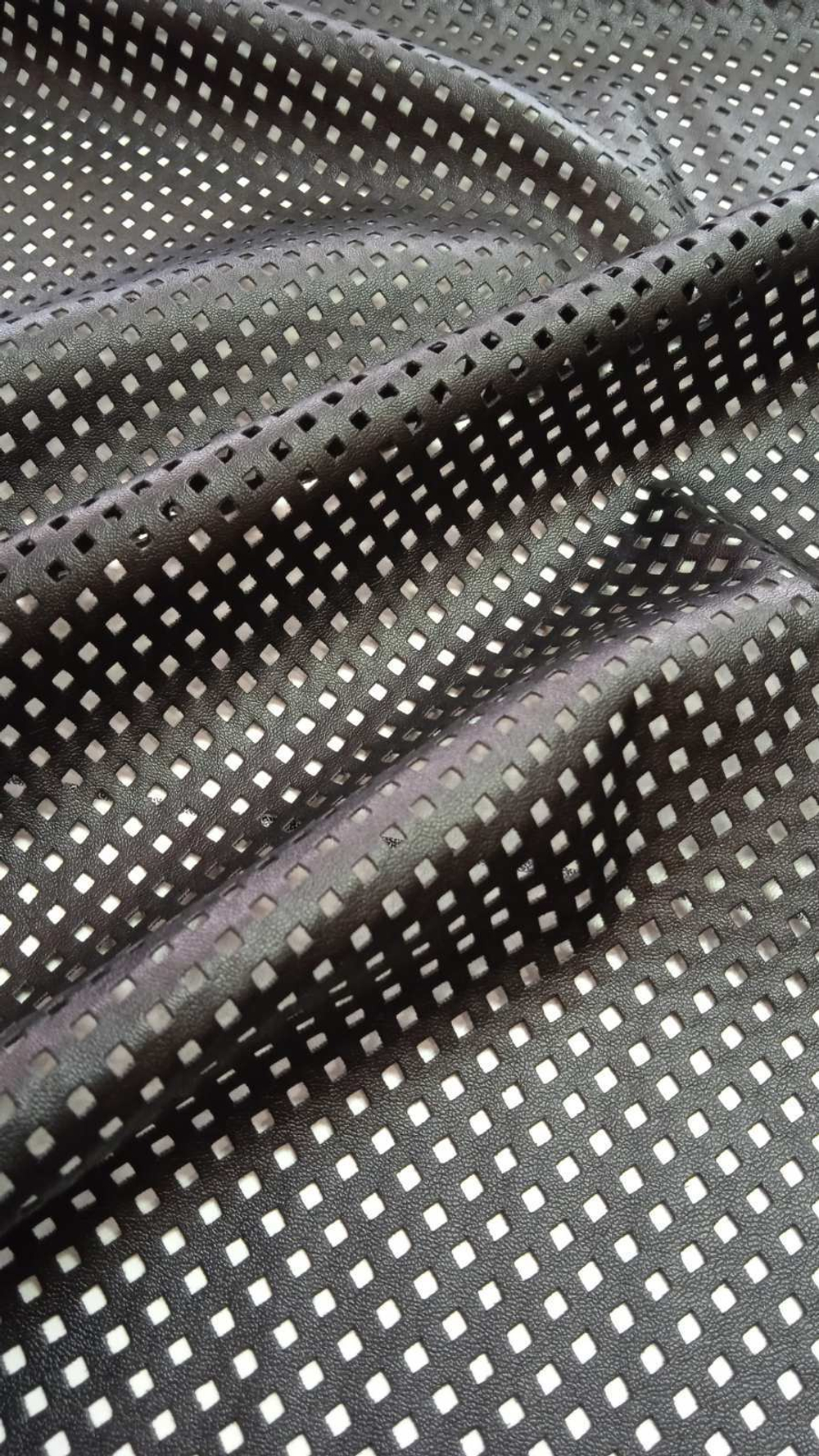 Эко-кожа перфорированная, черная, 0,5м