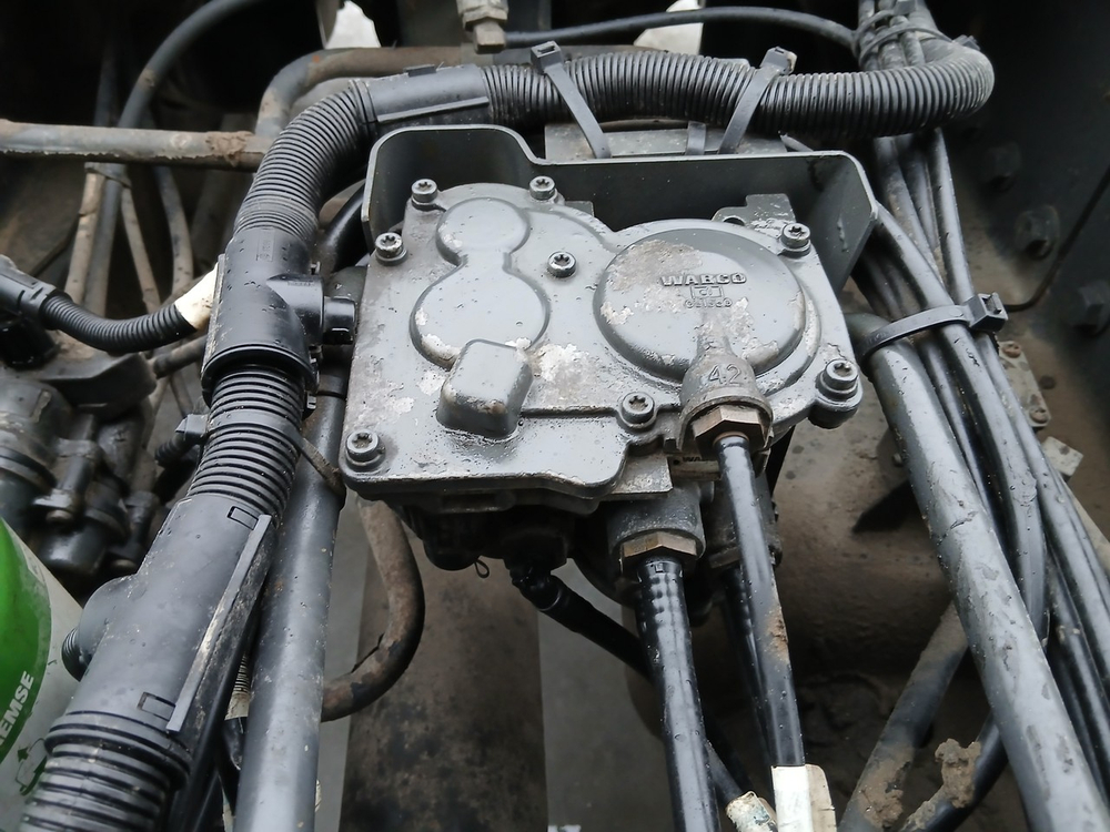 Кран управления тормозами прицепа 2017г