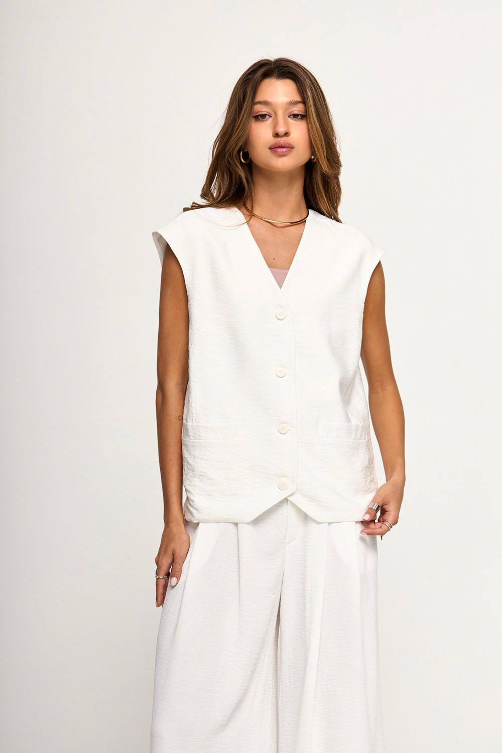 Жилет оверсайз из вискозы белого цвета